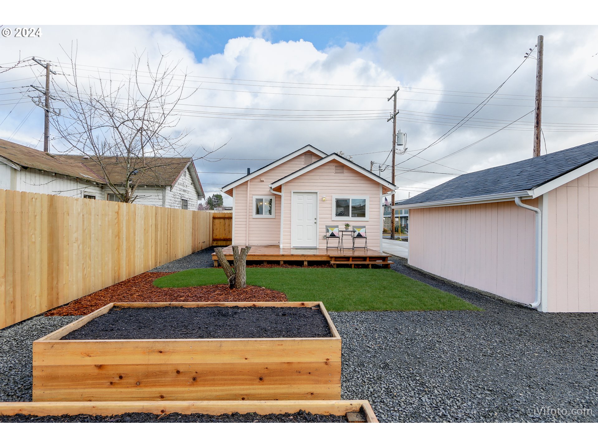 140 South 15th Street Springfield, OR 97477 - Photo 24 of 27 a front view of a house with a yard and garage