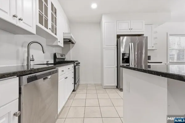 $4,950 | 92 George Street, Tenafly, NJ 07670