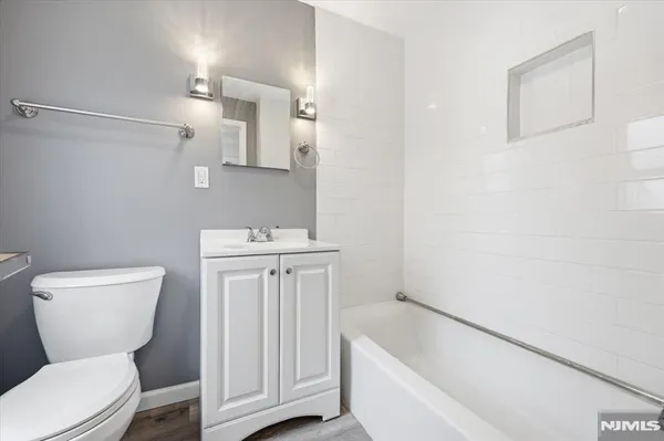 $4,950 | 92 George Street, Tenafly, NJ 07670