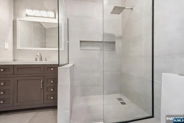 $4,950 | 92 George Street, Tenafly, NJ 07670