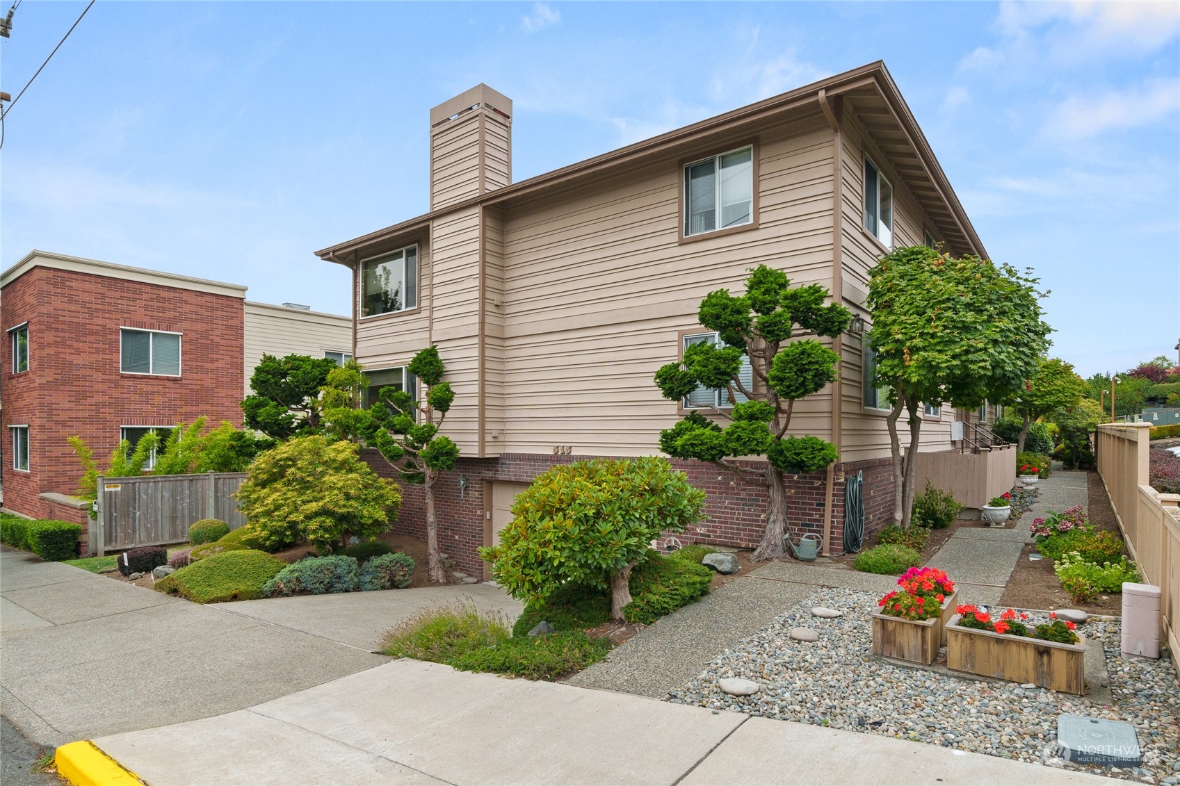 515 Walnut Street, Unit 2 Edmonds, WA 98020 - Photo 3 of 33 Gallery Image 3