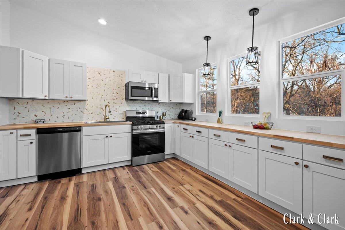 418 Allen Street Ionia, MI 48846 - Photo 12 of 37 50-INTERIOR 10A