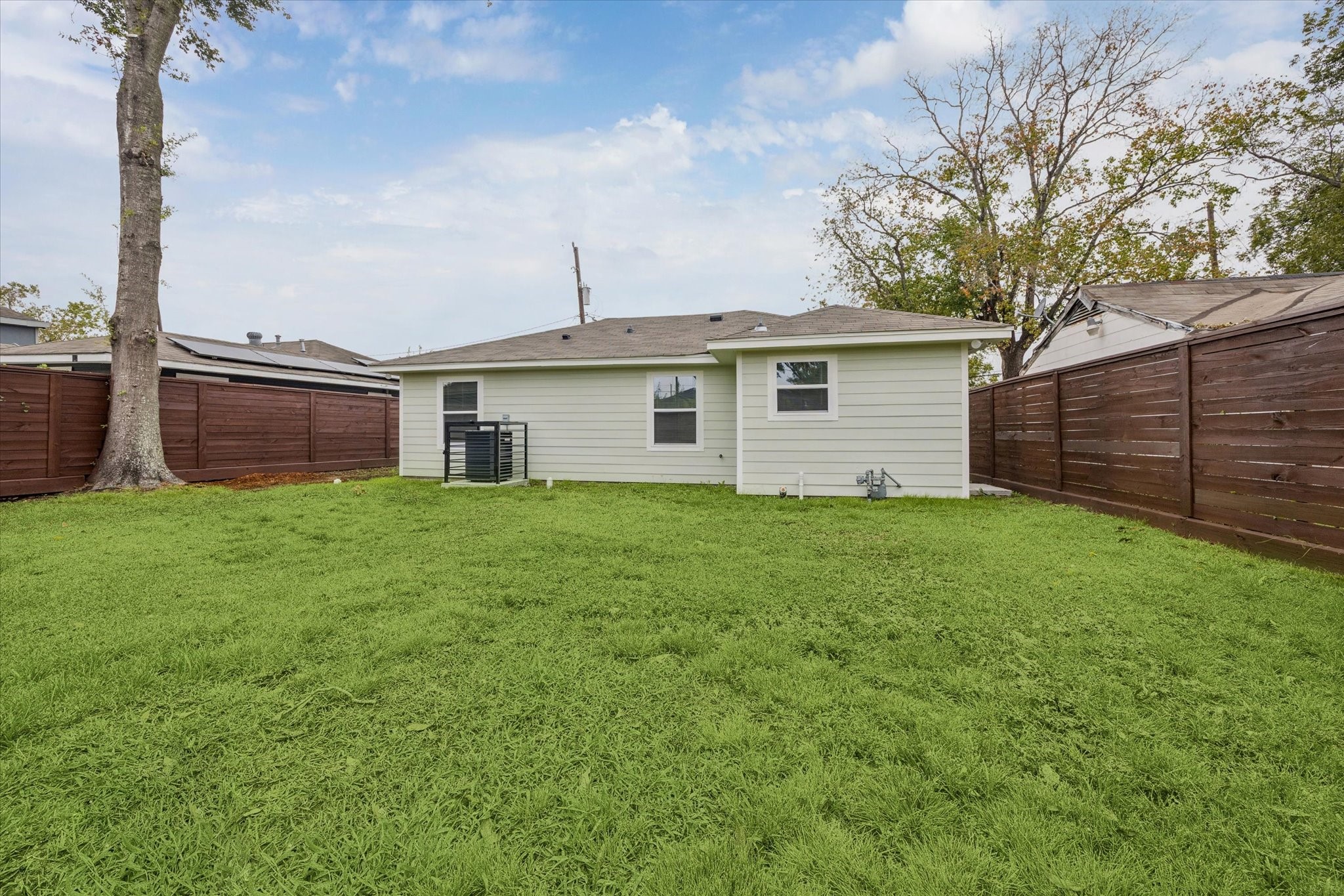 6731 London Street Houston, TX 77021 - Photo 11 of 11 a front view of house with yard and green space