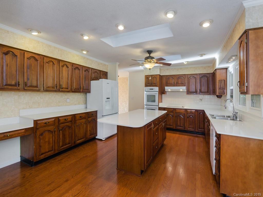 19 Legendary Road Hendersonville, NC 28739 - Photo 4 of 19 Gallery Image 4