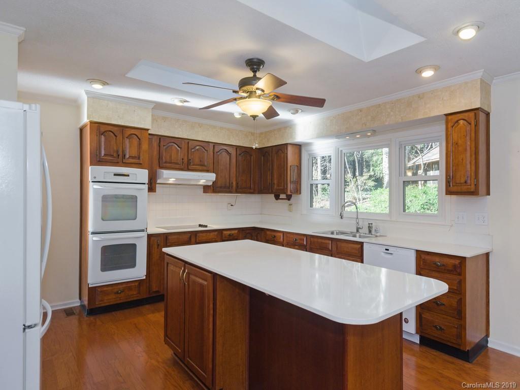 19 Legendary Road Hendersonville, NC 28739 - Photo 5 of 19 Gallery Image 5