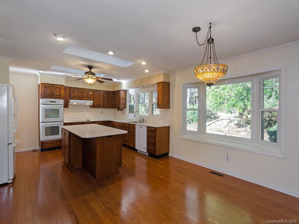 19 Legendary Road Hendersonville, NC 28739 - Photo 6 of 19 Gallery Image 6