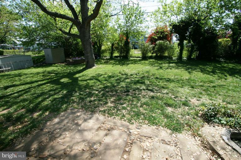 1001 Hartmont Road Catonsville, MD 21228 - Photo 21 of 29 a big yard with lots of green space and house in the back