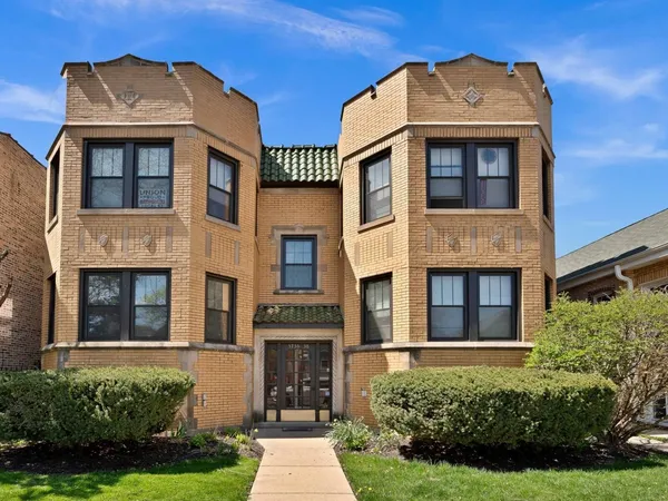 $1,850 | 3736 North Whipple Street, Unit 1S, Chicago, IL 60618