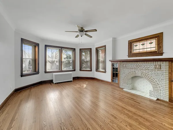 $1,850 | 3736 North Whipple Street, Unit 1S, Chicago, IL 60618