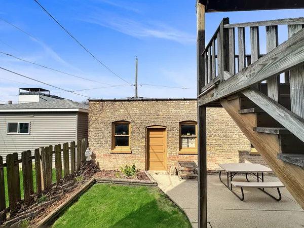 $1,850 | 3736 North Whipple Street, Unit 1S, Chicago, IL 60618