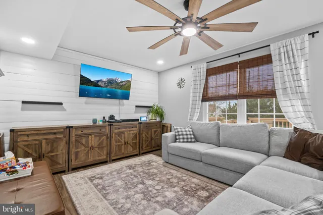 $650,000 | 3334 Brockton Drive, Jefferson, MD 21755