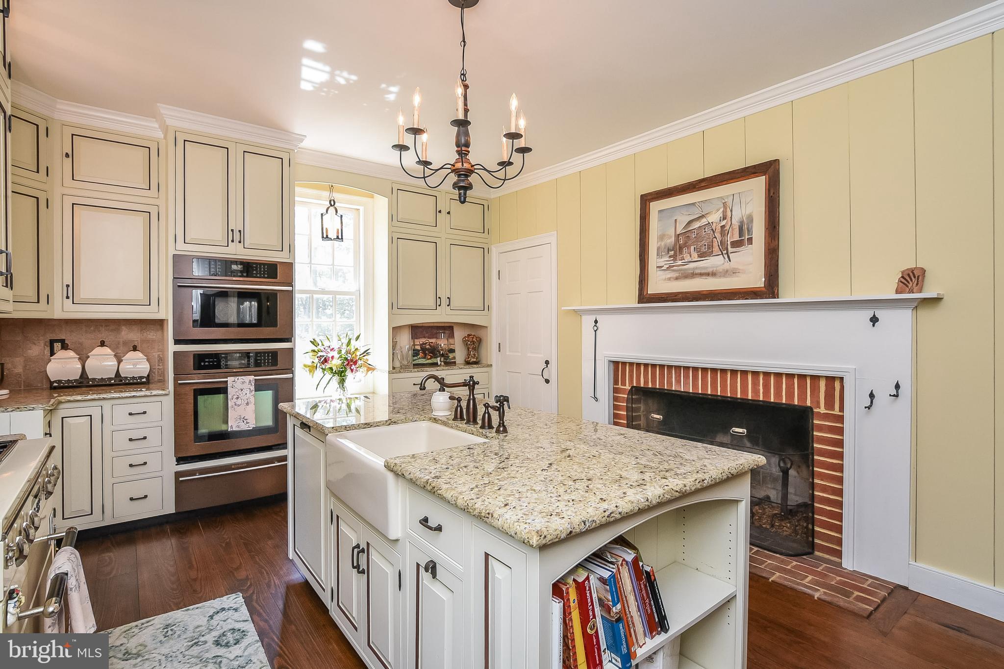 18051 Stoney Point Road King George, VA 22485 - Photo 7 of 52 Kitchen island