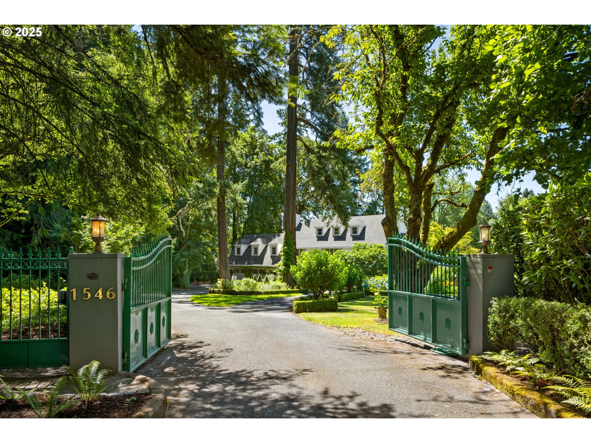 1546 South Military Road Portland, OR 97219 - Photo 3 of 47 Gallery Image 3