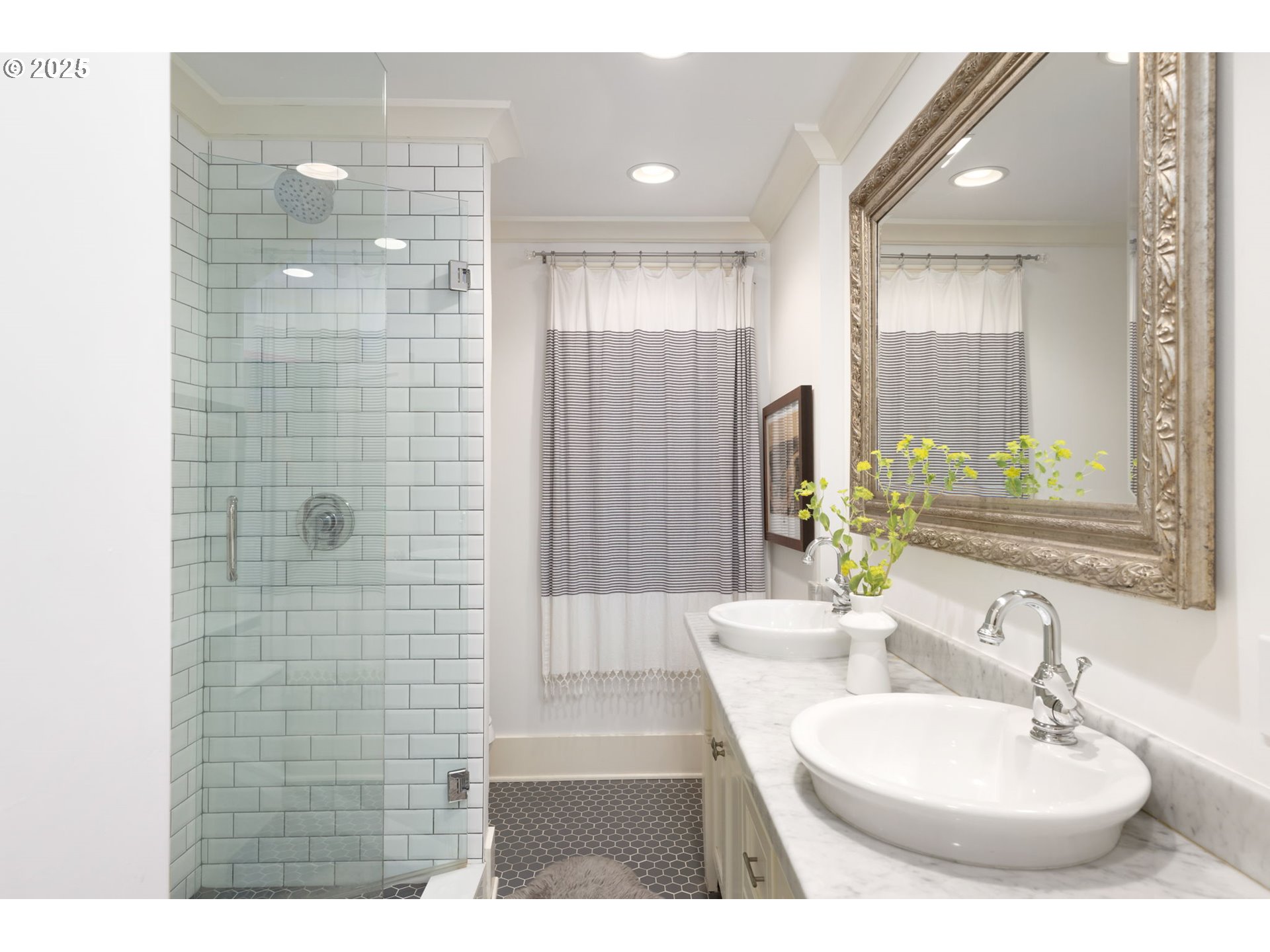 1546 South Military Road Portland, OR 97219 - Photo 36 of 47 Bathroom