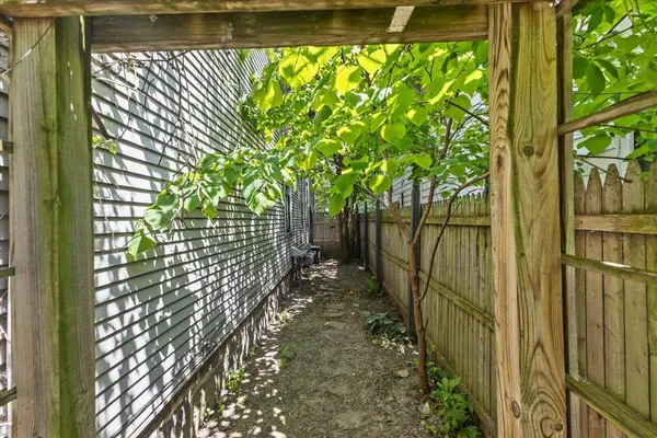 $950,000 | 211-213 St Paul Street, Burlington, VT 05401