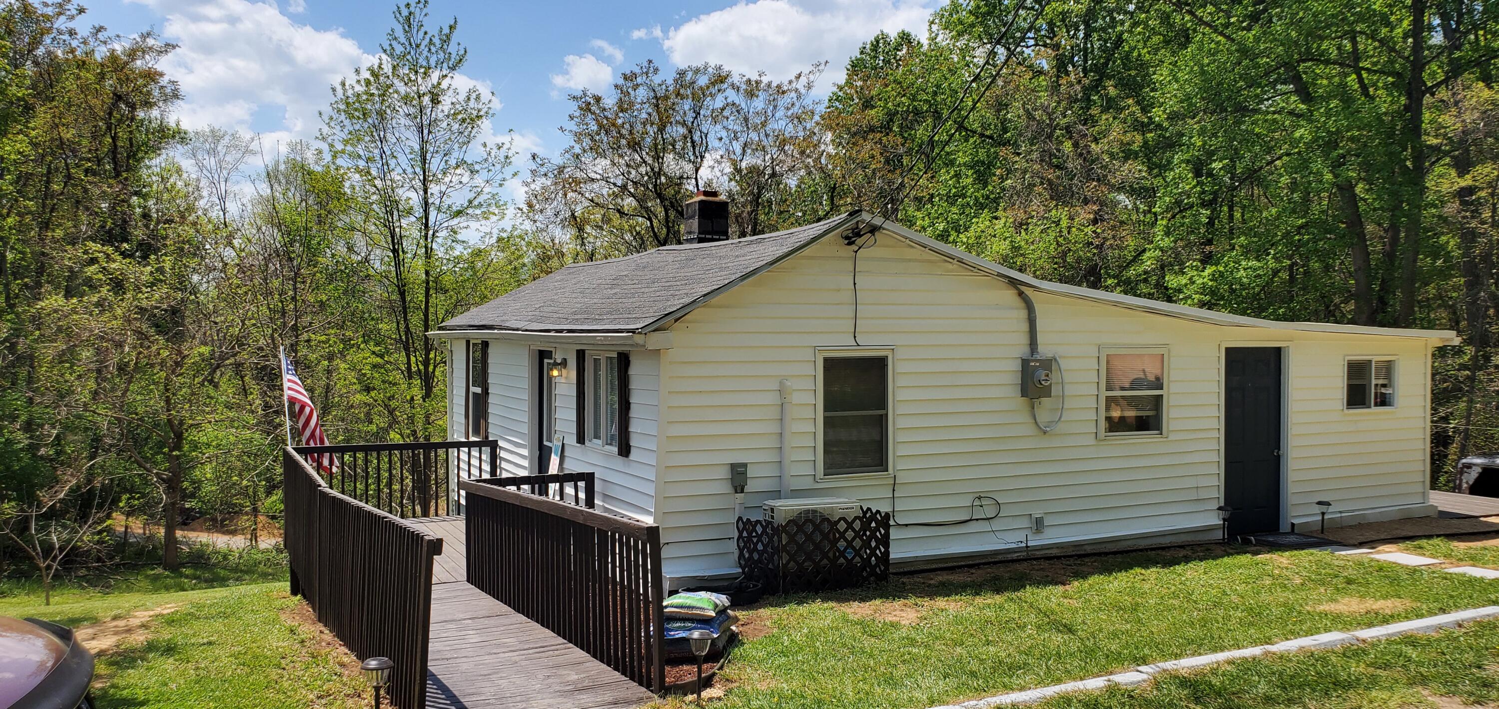 1878 Mountain Valley Road Vinton, VA 24179 - Photo 3 of 19 20220425_134614