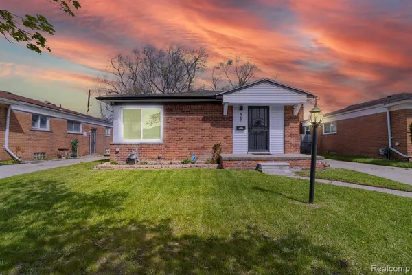 $164,900 | 6781 Iowa Street, Hamtramck, MI 48212