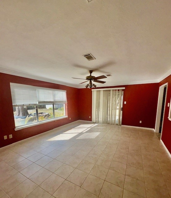 2023 Westlake Road Houston, TX 77062 - Photo 11 of 18 en empty room with windows and a ceiling fan