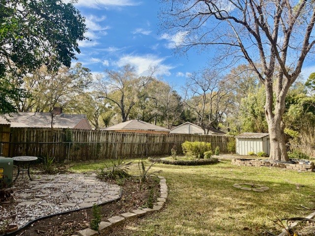 2023 Westlake Road Houston, TX 77062 - Photo 3 of 18 a view of a house with swimming pool and sitting area