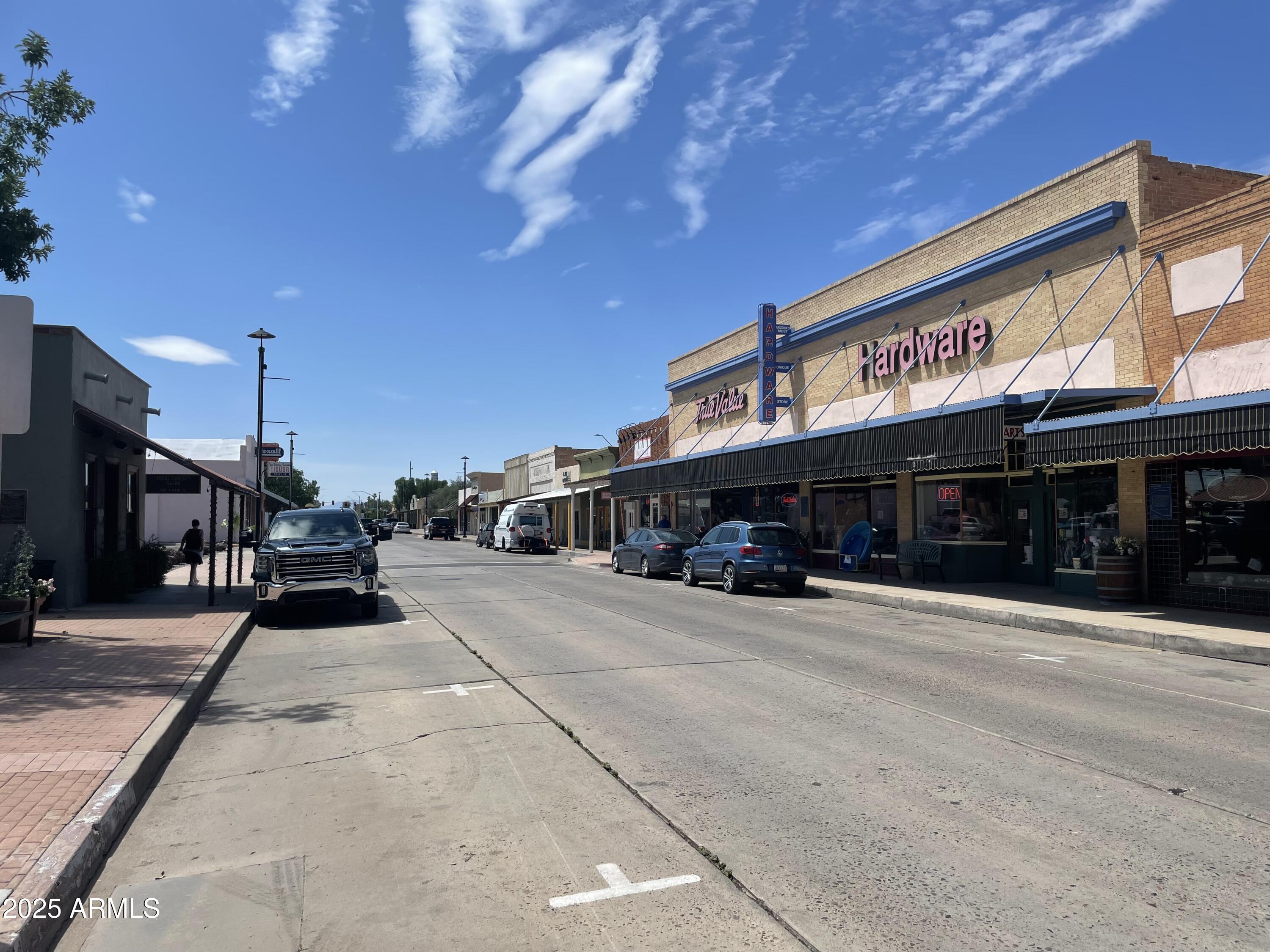 827 East Lancaster Circle Florence, AZ 85132 - Photo 18 of 24 a view of a building with a street