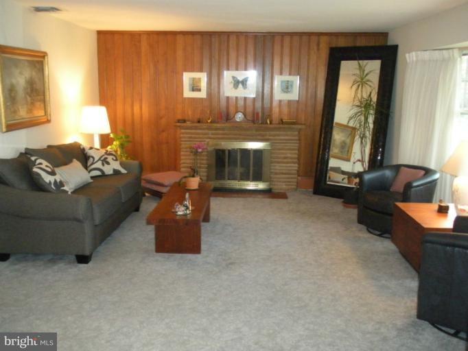 7301 Churchill Road McLean, VA 22101 - Photo 9 of 19 Living Room