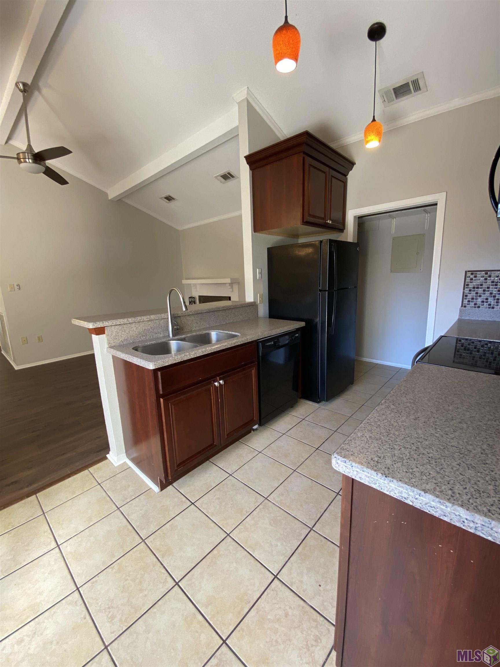 7968 Pennth Avenue, Unit B Baton Rouge, LA 70809 - Photo 3 of 21 Gallery Image 3