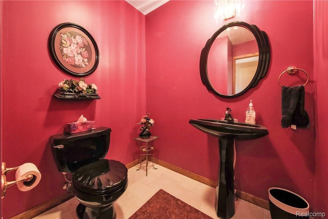 13637 Bliven Road Byron, MI 48418 - Photo 16 of 25 Powder room