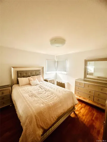 $7,000 | 310 Southwood Circle, Syosset, NY 11791