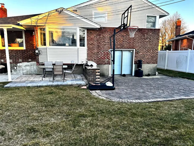 $7,000 | 310 Southwood Circle, Syosset, NY 11791