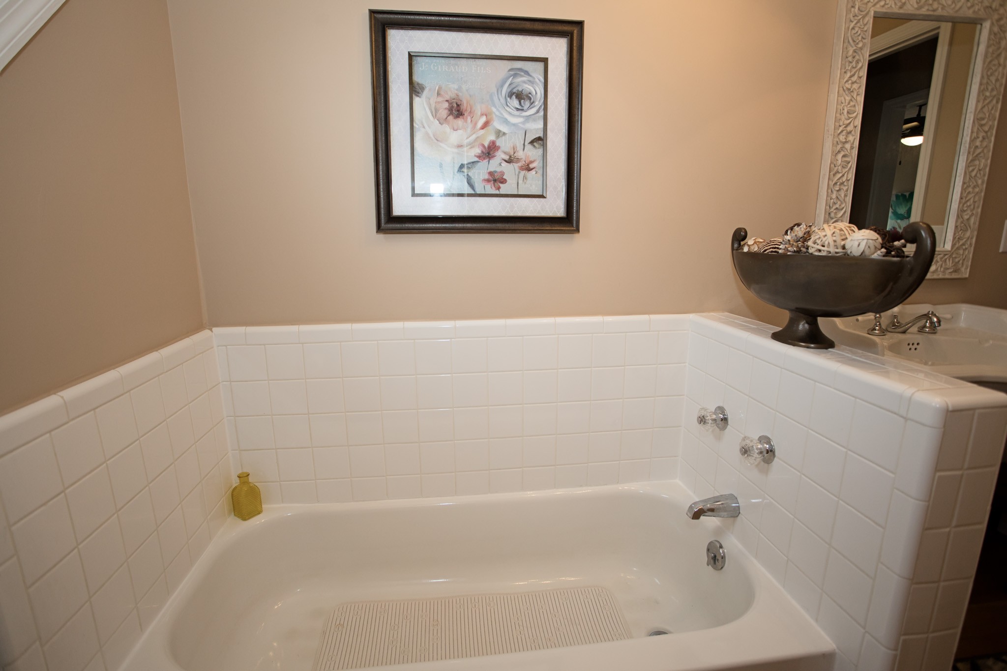 2682 Woods Road Springfield, TN 37172 - Photo 19 of 29 a bathroom with a tub and a sink