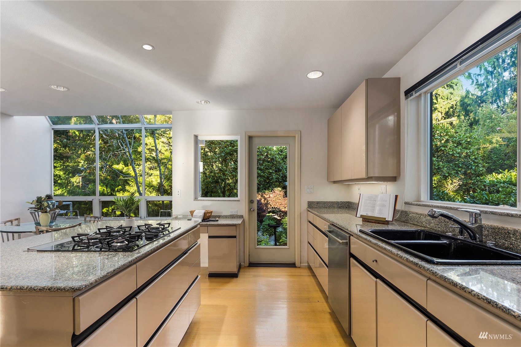9109 196th Street Southwest Edmonds, WA 98026 - Photo 13 of 40 Gallery Image 13