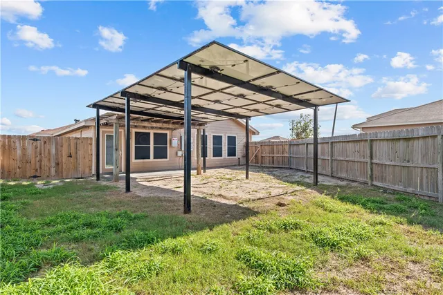 a view of a house with backyard and porch