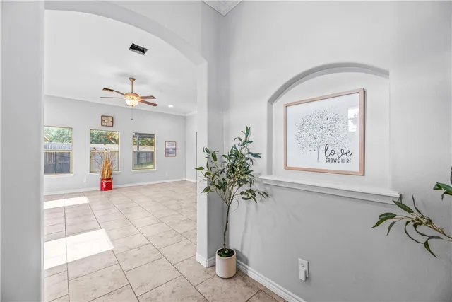 a view of entryway with livingroom