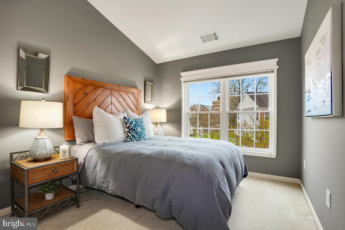 12010 Edgemere Circle Reston, VA 20190 - Photo 18 of 33 guest room
