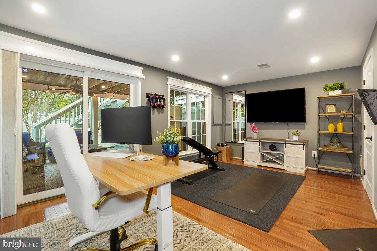 12010 Edgemere Circle Reston, VA 20190 - Photo 24 of 33 lower Lev w-full bath