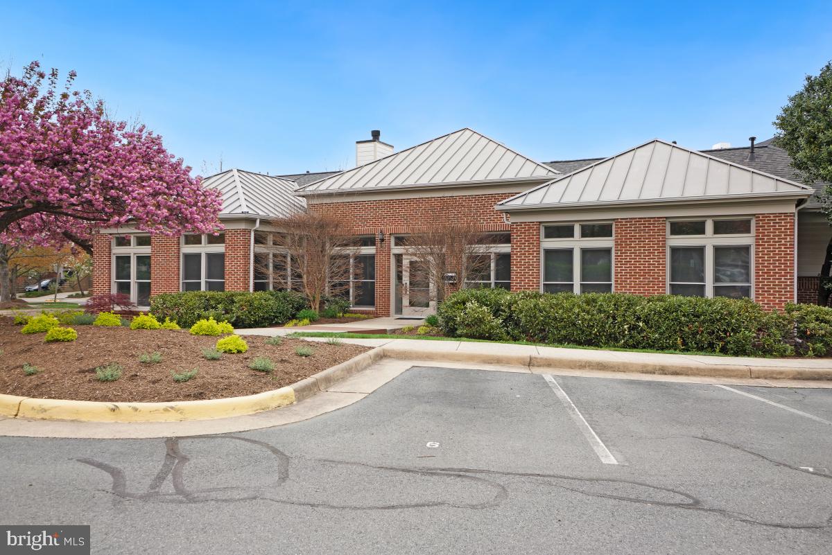 12010 Edgemere Circle Reston, VA 20190 - Photo 28 of 33 community center