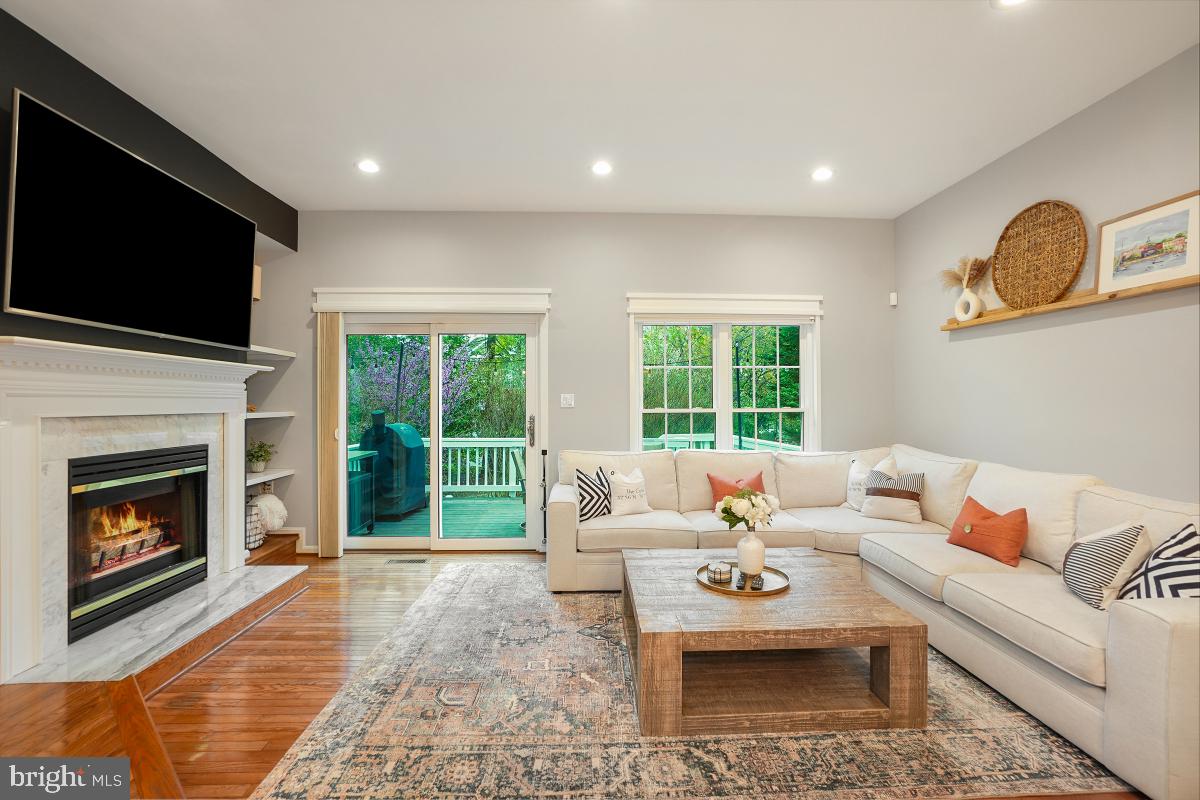 12010 Edgemere Circle Reston, VA 20190 - Photo 9 of 33 great hardwood floors