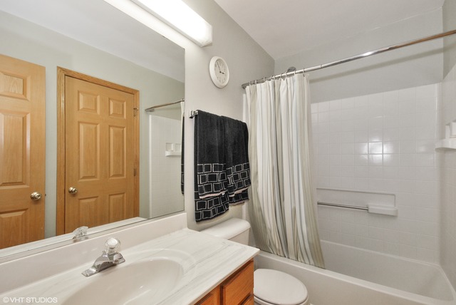 1734 Windcrest Lane Aurora, IL 60504 - Photo 8 of 10 a bathroom with a sink toilet and shower