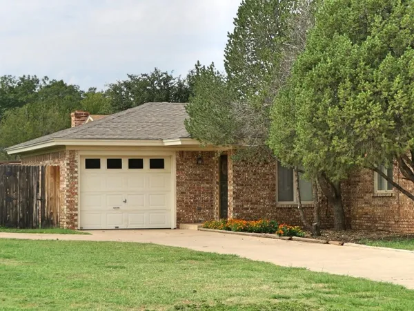 $950 | 7910 Aberdeen Avenue, Unit B, Lubbock, TX 79424