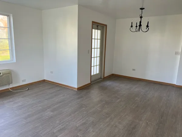 $1,800 | 2115 Silverstone Drive, Unit 2115, Carpentersville, IL 60110