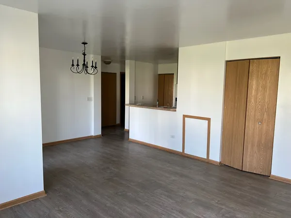 $1,800 | 2115 Silverstone Drive, Unit 2115, Carpentersville, IL 60110