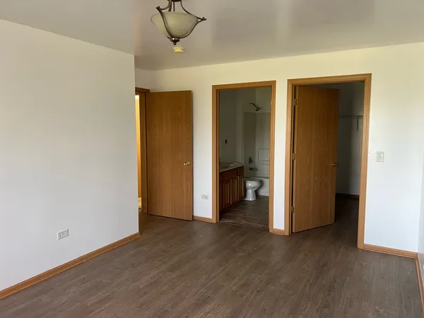 $1,800 | 2115 Silverstone Drive, Unit 2115, Carpentersville, IL 60110