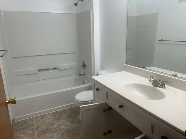 $1,800 | 2115 Silverstone Drive, Unit 2115, Carpentersville, IL 60110