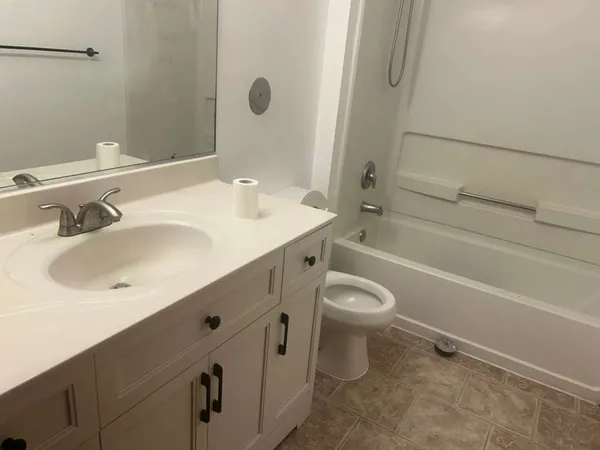 $1,800 | 2115 Silverstone Drive, Unit 2115, Carpentersville, IL 60110