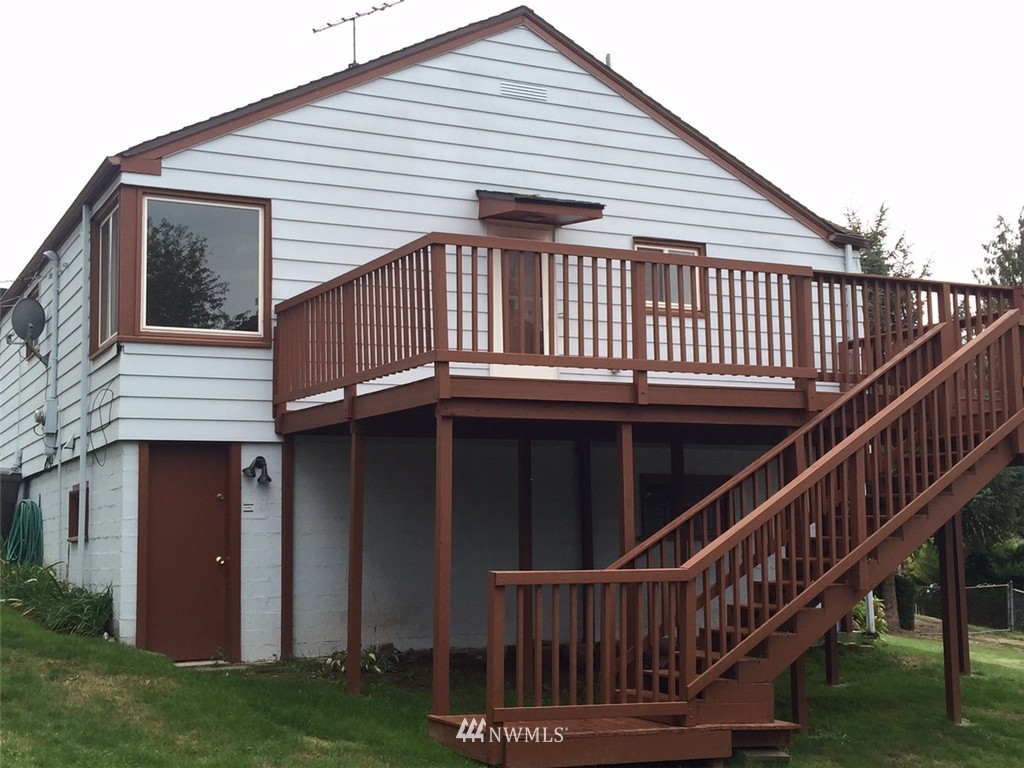 1006 North 30th Street Renton, WA 98056 - Photo 2 of 17