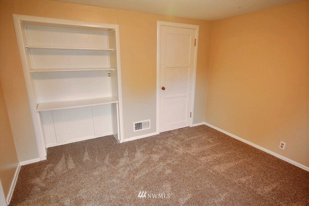 1006 North 30th Street Renton, WA 98056 - Photo 14 of 17