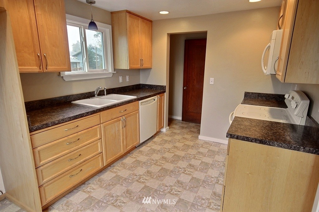 1006 North 30th Street Renton, WA 98056 - Photo 5 of 17