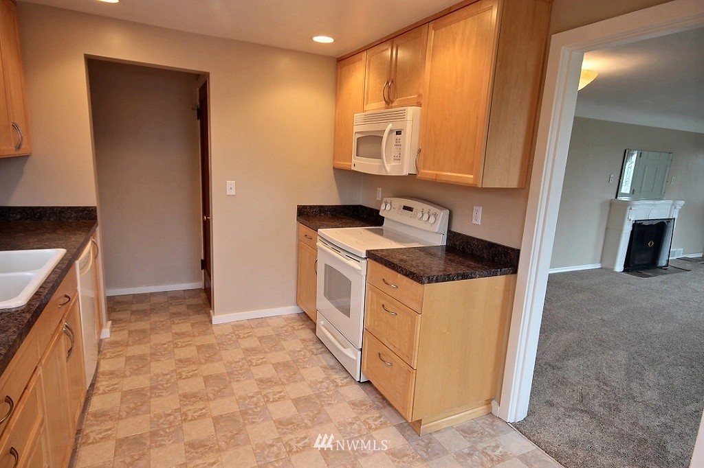 1006 North 30th Street Renton, WA 98056 - Photo 6 of 17