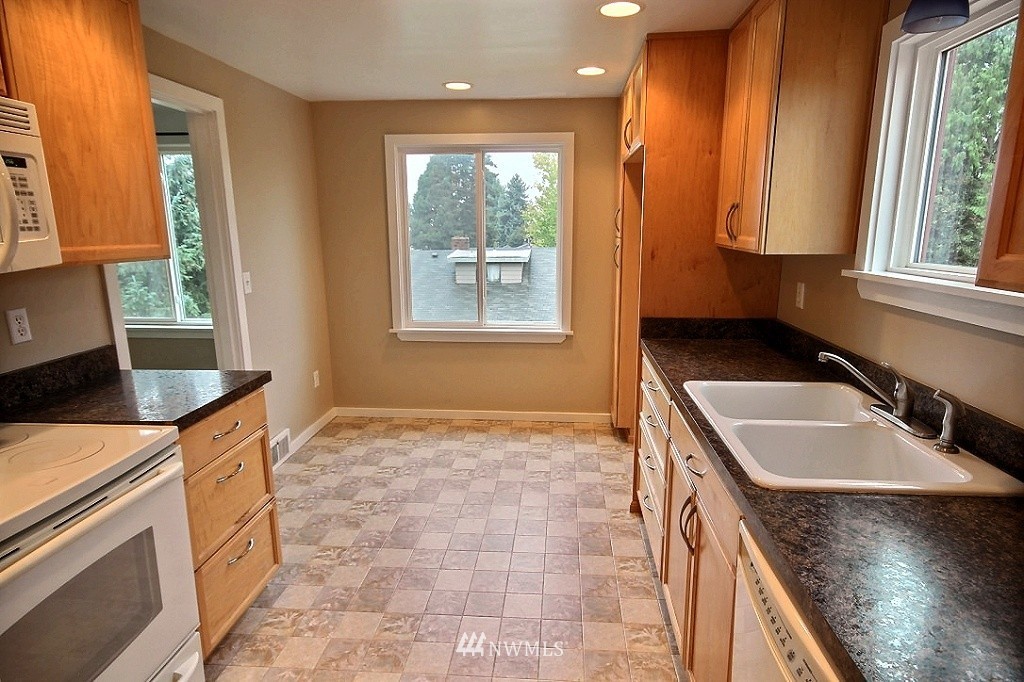 1006 North 30th Street Renton, WA 98056 - Photo 7 of 17