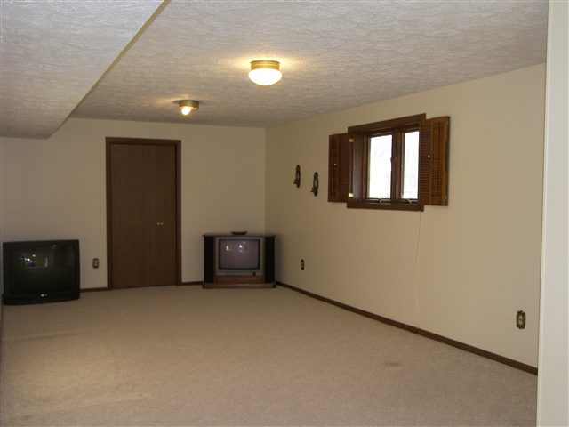 4502 Spring Street Davenport, IA 52807 - Photo 8 of 9 Gallery Image 8